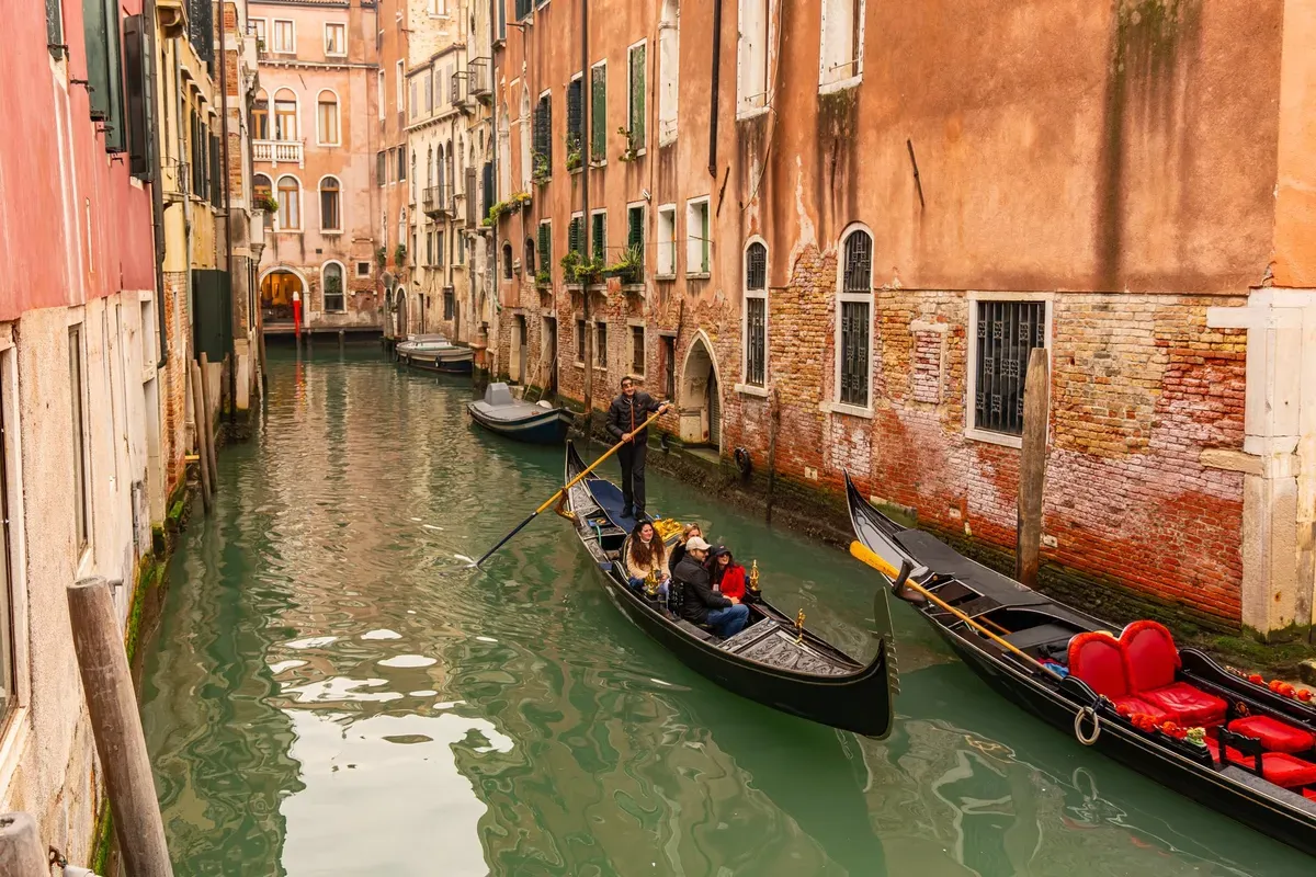 Italian Dialects vs Standard Italian: A Guide